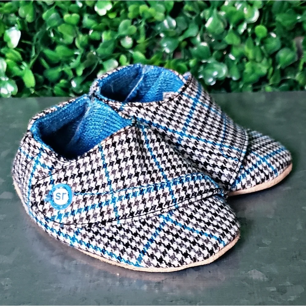 77. 2/$15 NWOT Stride Rite Houndstooth crib shoes